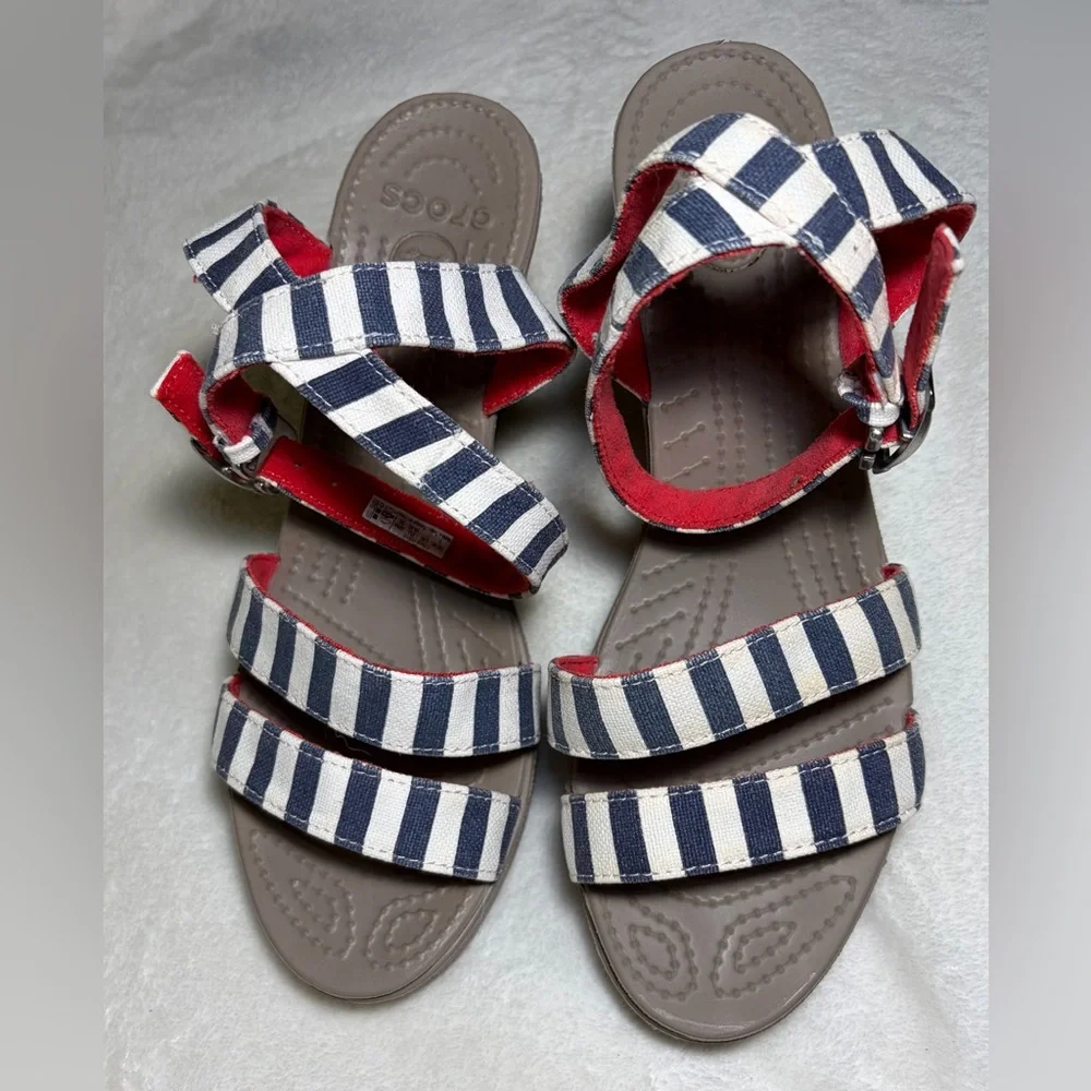 CROCS chic wedges
